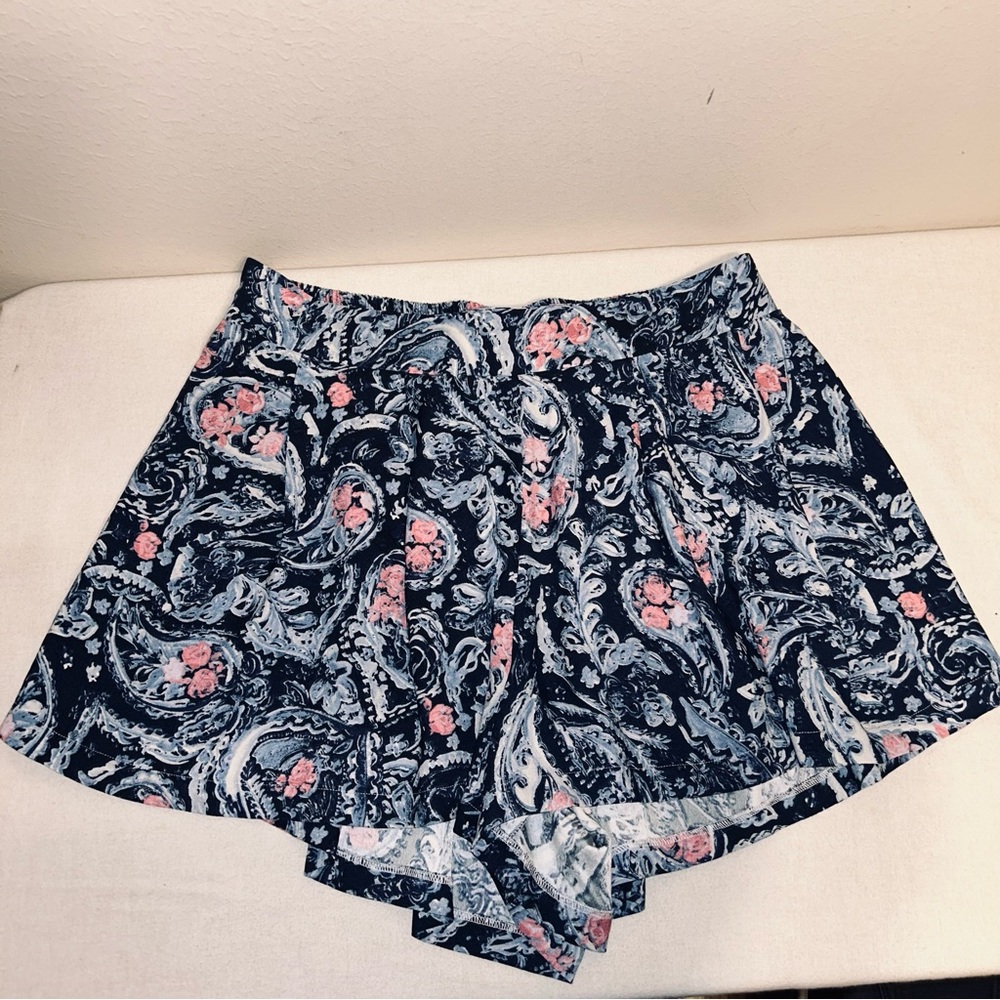 Torrid Women Blue‎ Paisley Print Pleated Short Size 2X